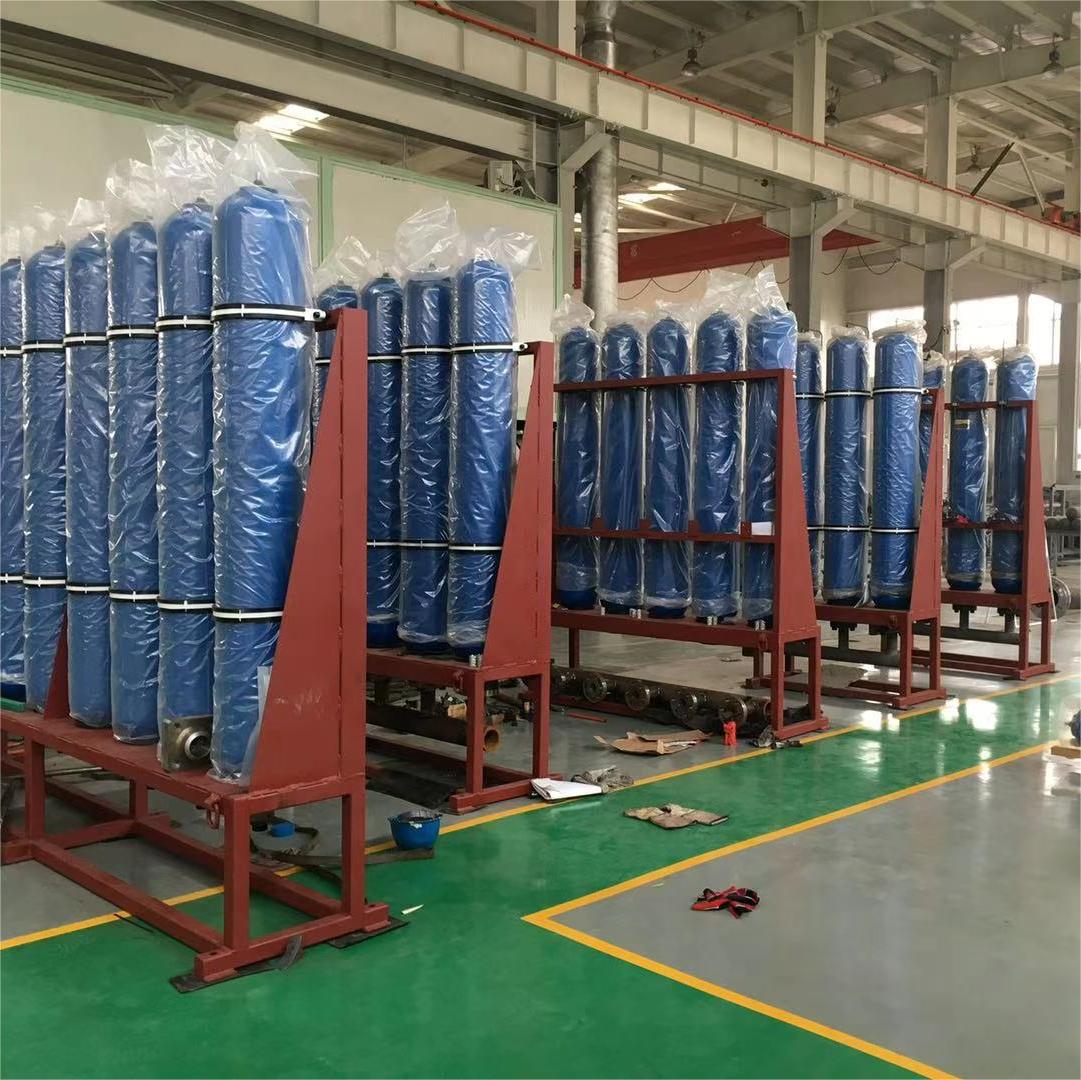 蓄能器在液压系统中的节能与安全保护作⽤